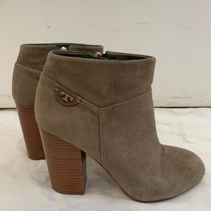 TORY BURCH FULTON LAN GREY SIZE 7.5